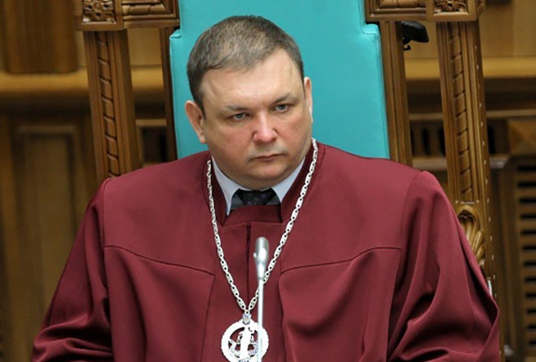 Державне бюро розслідувань відкрило справу проти екс-голови Конституційного суду