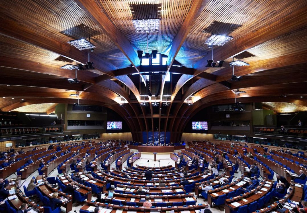 Комітет ПАРЄ схвалив проект резолюції, що веде до повернення російської делегації