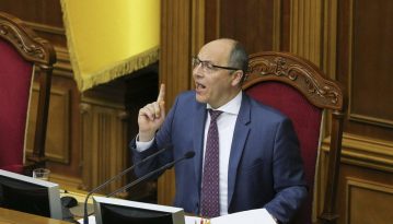 На момент розпуску парламенту у коаліції було 227 депутатів – Парубій