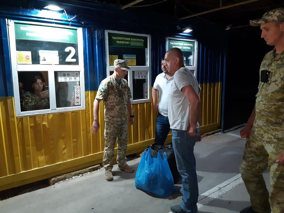 Росія передала Україні звільненого капітана риболовецького судна