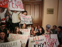 Тиждень у призмі: Зеленський перемагає нардепів, названі імена винних у збитті МН17, а студенти вигнали Портнова з університету