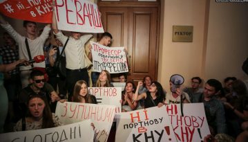 Тиждень у призмі: Зеленський перемагає нардепів, названі імена винних у збитті МН17, а студенти вигнали Портнова з університету