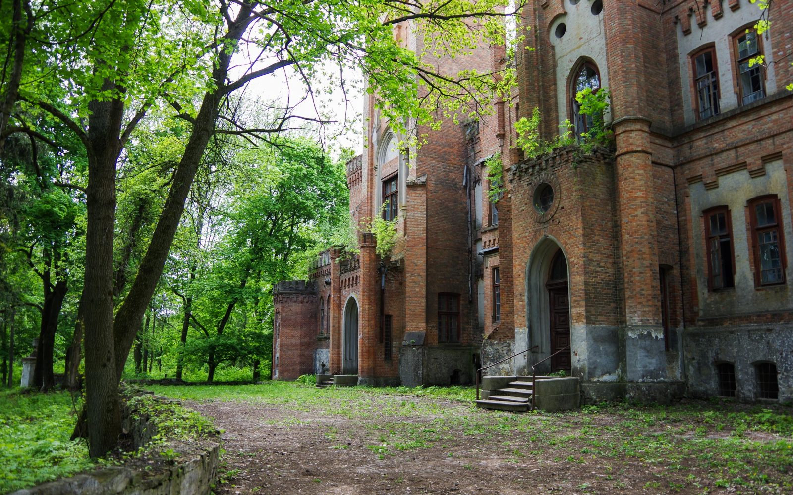 Флоренція в глибині Черкащини. Садиба Дахновських, що обрастає плющем і абсурдом системи
