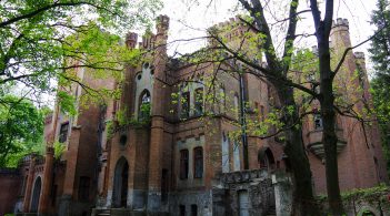 Флоренція в глибині Черкащини. Садиба Дахновських, що обрастає плющем і абсурдом системи