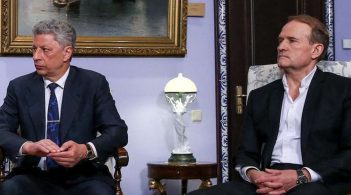 Медведчук та Бойко знову полетіли в РФ на «переговори»