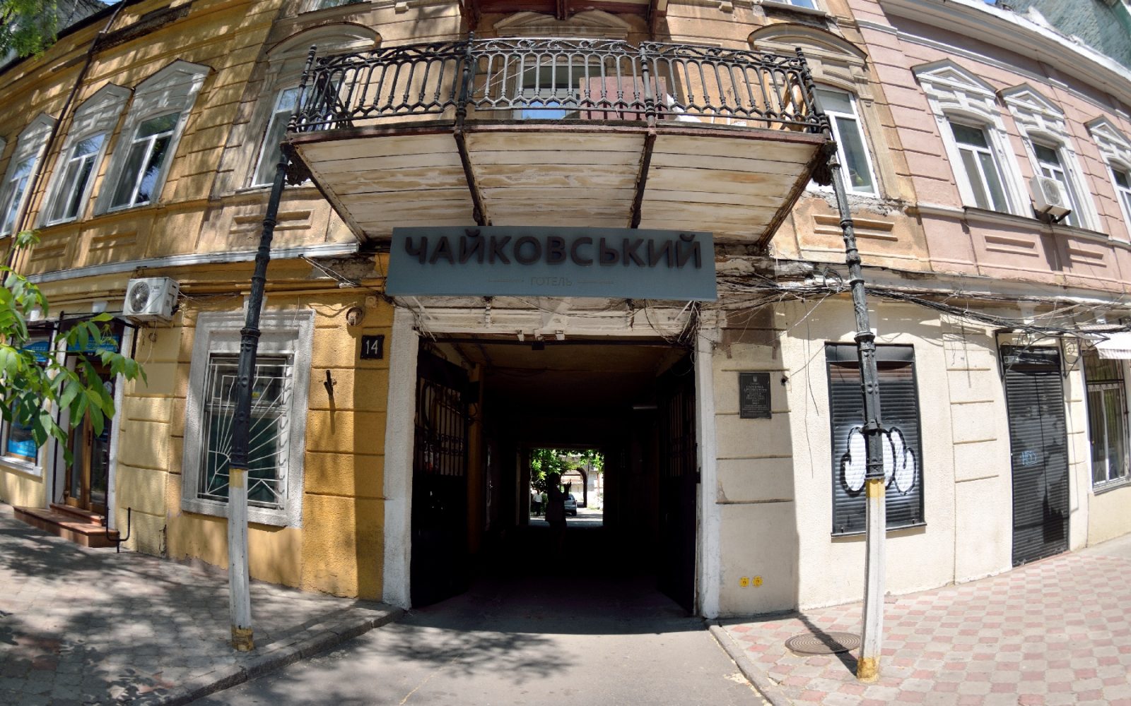 Театральний: провулок п’яти театрів та одного цирку