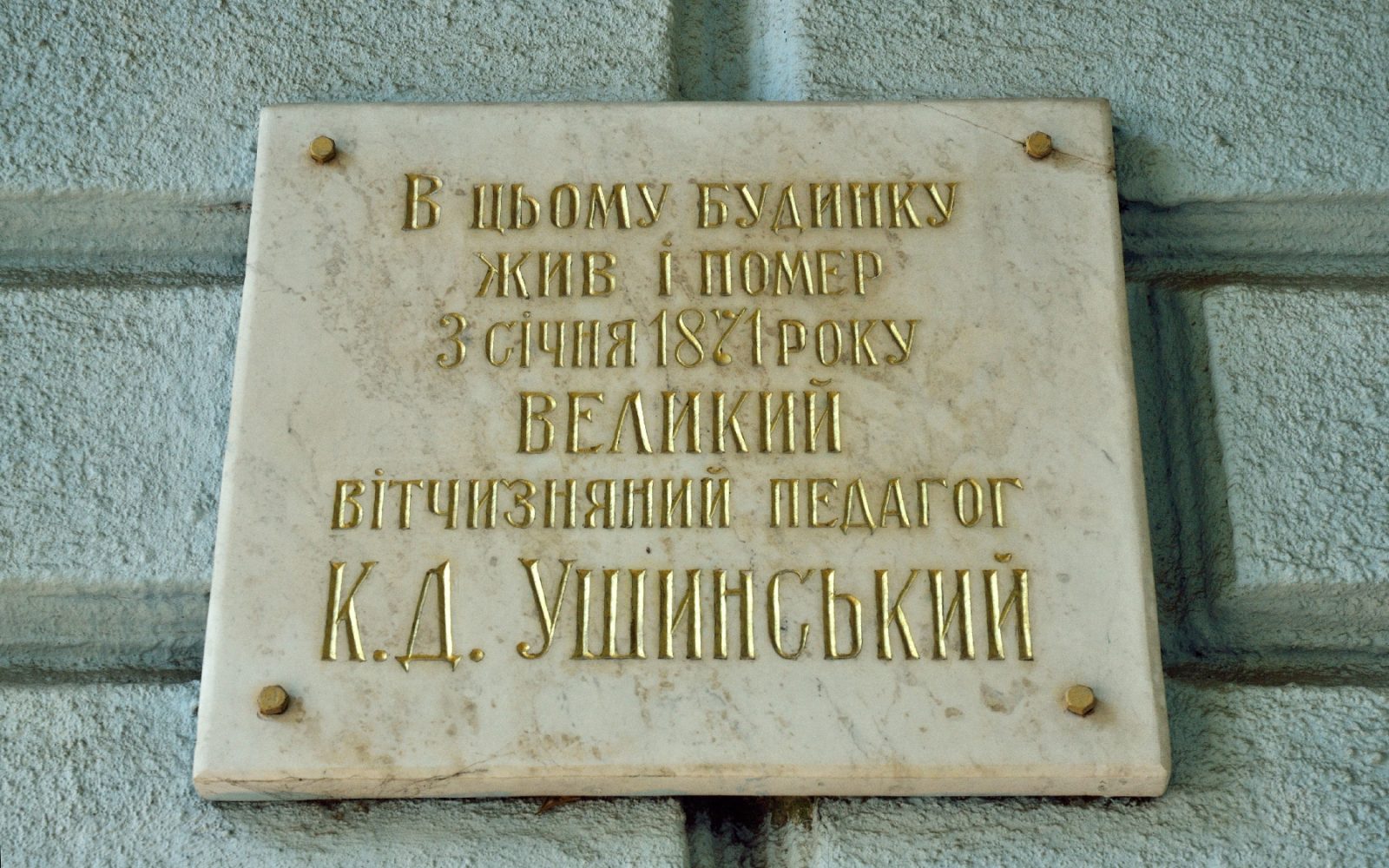 Театральний: провулок п’яти театрів та одного цирку