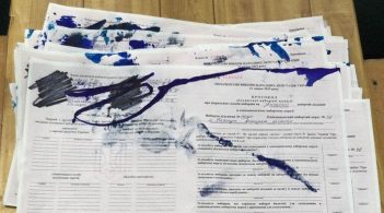 На Донеччині члени комісії підписали незаповнені бланки з результатами голосування