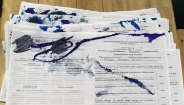 На Донеччині члени комісії підписали незаповнені бланки з результатами голосування