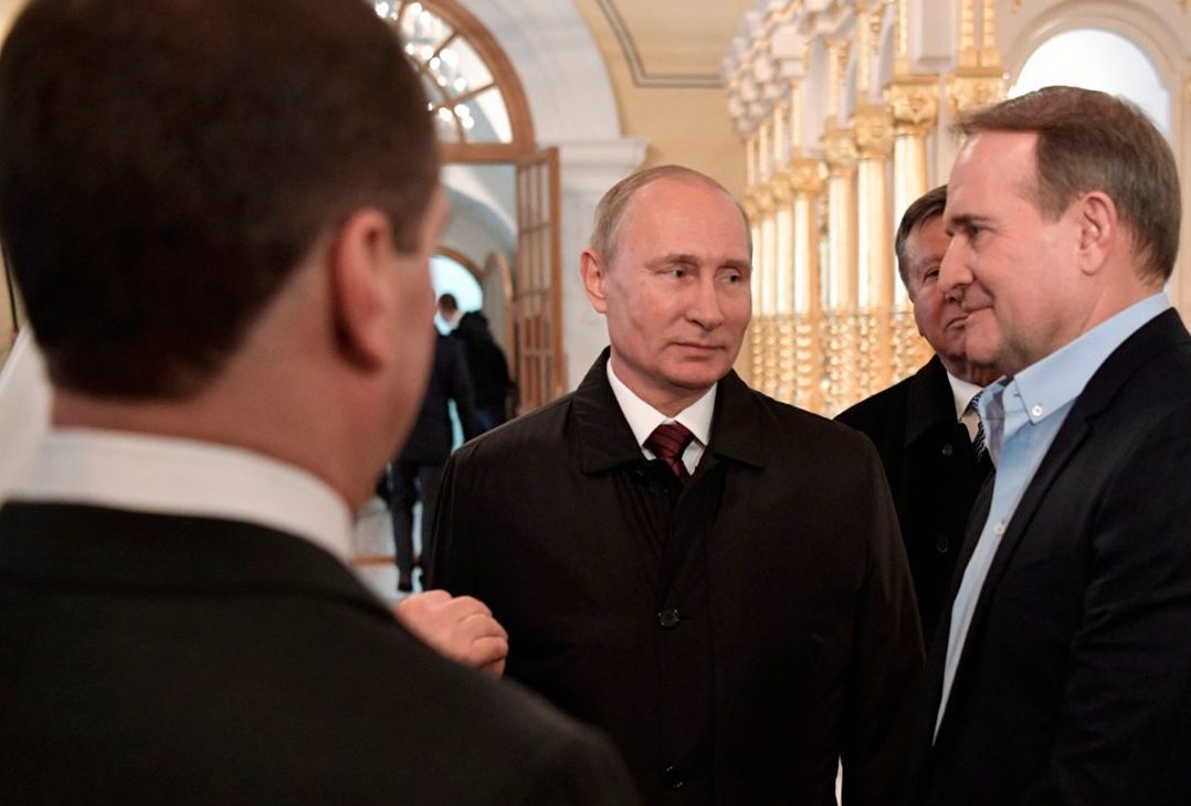 Медведчук у Страсбурзі: кум Путіна презентував "мирний план" щодо "кризи" на Донбасі