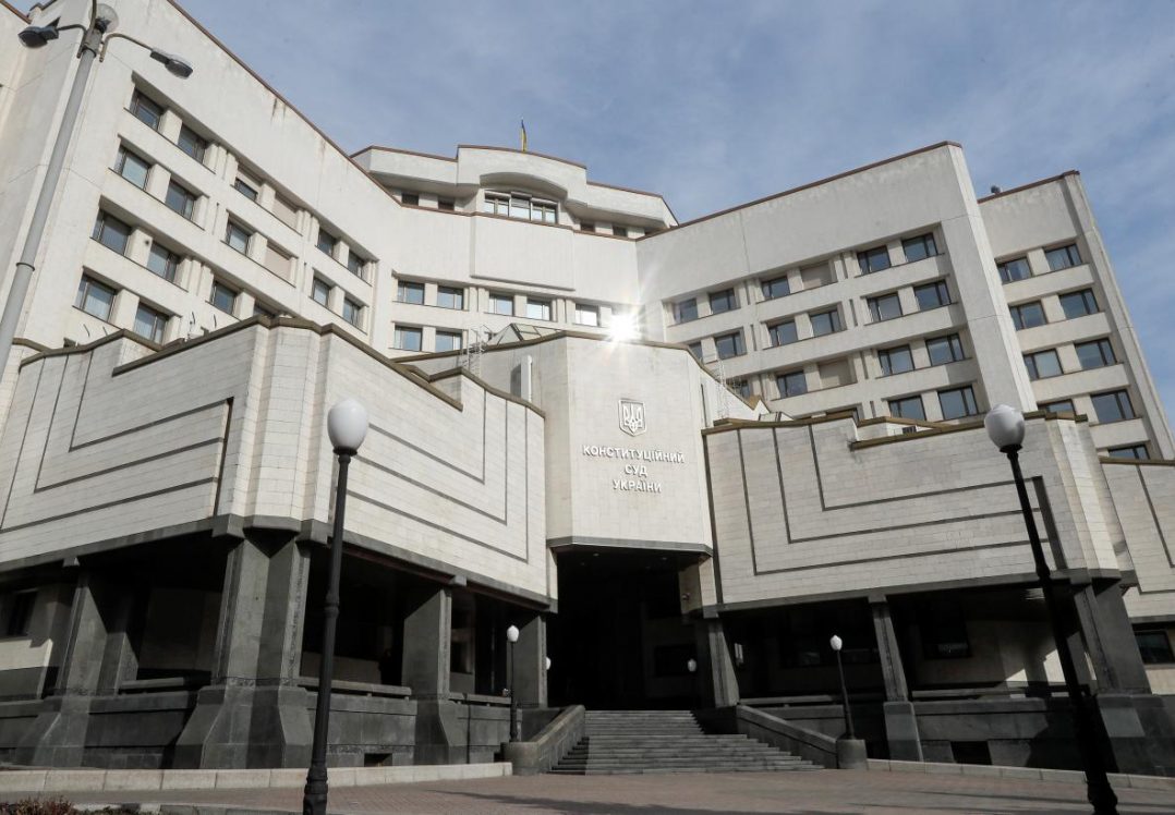 КСУ продовжить розгляд законів про люстрацію і декомунізацію «на одному з наступних засідань»