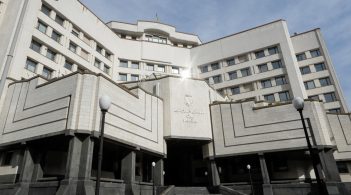 КСУ продовжить розгляд законів про люстрацію і декомунізацію «на одному з наступних засідань»