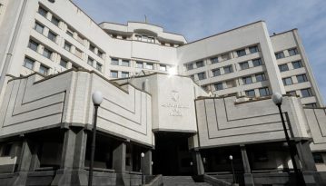 КСУ продовжить розгляд законів про люстрацію і декомунізацію «на одному з наступних засідань»