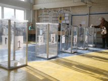 В Україні стартували дострокові парламентські вибори