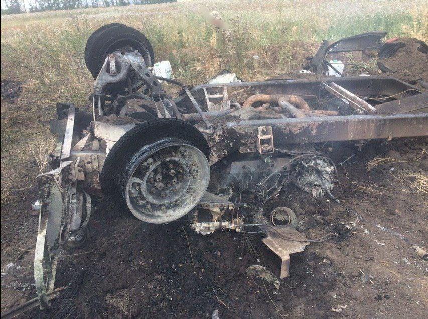 "Залишився один каркас": з'явилися фото знищеного санітарного авто сил ООС на Донбасі