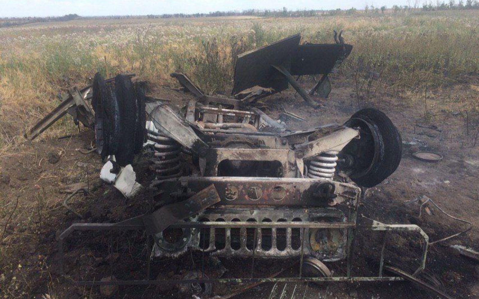 «Залишився один каркас»: з’явилися фото знищеного санітарного авто сил ООС на Донбасі