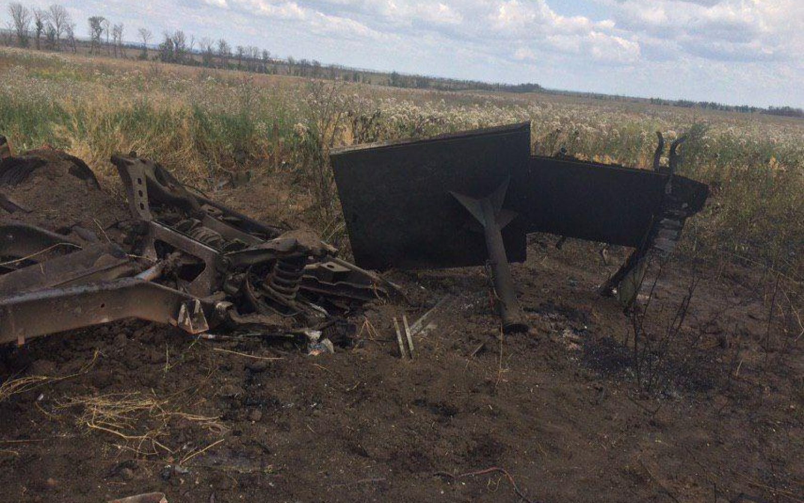«Залишився один каркас»: з’явилися фото знищеного санітарного авто сил ООС на Донбасі