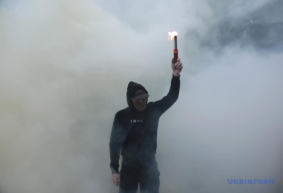 Тиждень у призмі: хамство президента, перша розмова Зеленського із Путіним та тотальна люстрація