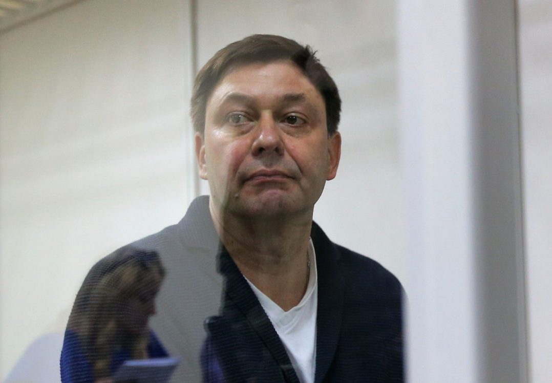 Суд у Києві залишив головного редактора «РИА Новости» Вишинського під вартою