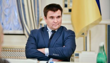 Меркель подивилася кілька серій «Слуги народу» – Клімкін