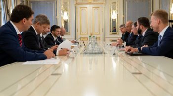 Зеленський зустрівся з Волкером та послом США в ЄС