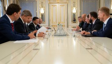 Зеленський зустрівся з Волкером та послом США в ЄС