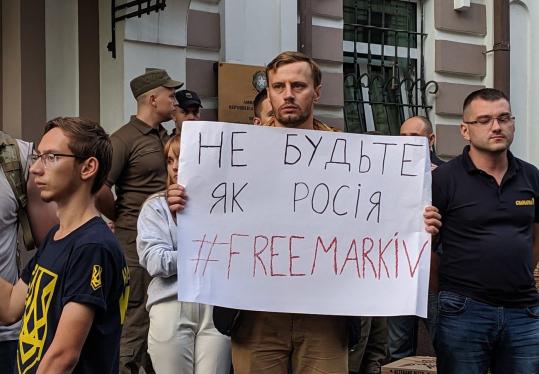 Чи кремлівська повія – італійська павія? Як з українського героя зробили злочинця