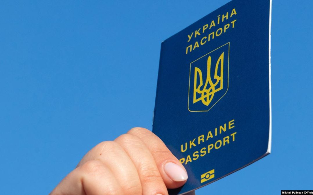 Зеленський пропонує надавати друге громадянство етнічним українцям із діаспори