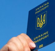 «Бомба уповільненої дії»: чи потрібен Україні закон про подвійне громадянство?