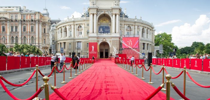 Вісім жінок та Катрін Деньов