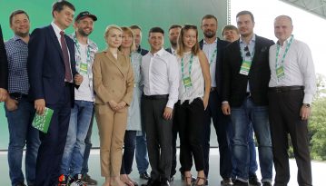 «Слуга народу» виключила зі свого списку сім кандидатів, кум Медведчука залишився
