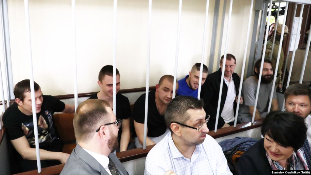 Суд у Москві продовжив арешт всім 24 українським морякам