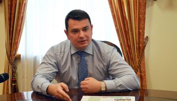 Директору НАБУ на трасі зачитали протокол про корупцію