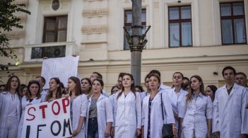Студенти-медики вперше складають міжнародний іспит з основ медицини: невдоволені влаштовують протести