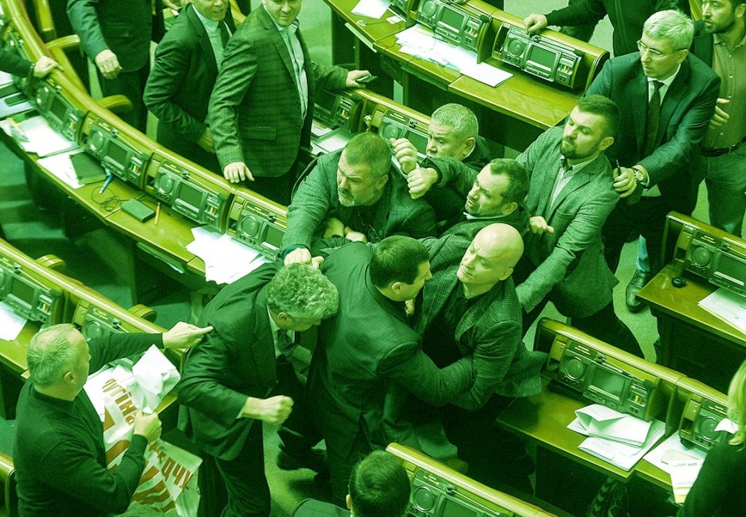 Тиждень у призмі: джекпот «Слуги народу», держфінансування Шарія, та чи є тут «привид комунізму»
