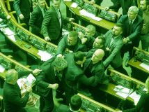 Тиждень у призмі: джекпот «Слуги народу», держфінансування Шарія, та чи є тут «привид комунізму»