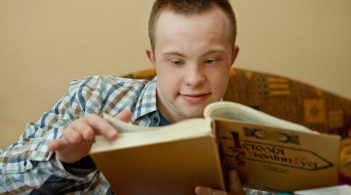Українець із синдромом Дауна вперше здобув вищу освіту