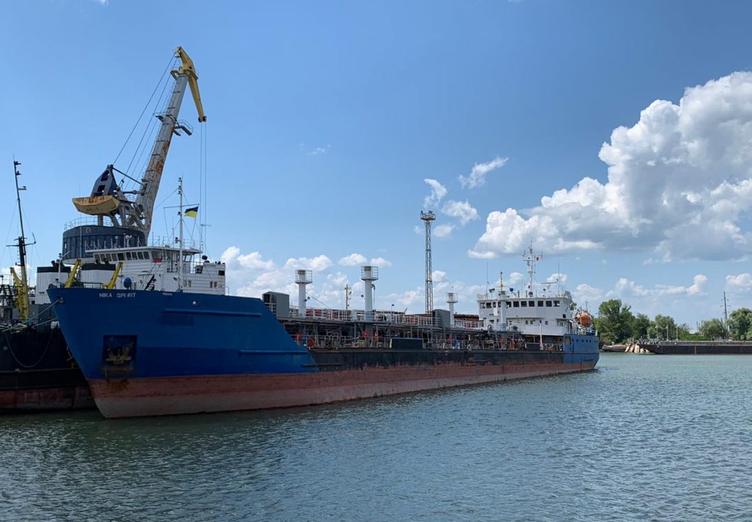Російські моряки із затриманого в Україні танкера повернулися додому