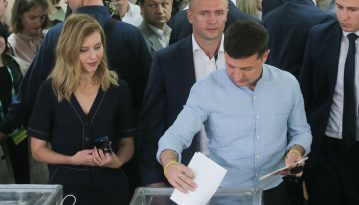 Як голосували лідери партій: Зеленський визначився з прем’єром, Парубій забув паспорт, Порошенко прийшов з усією родиною