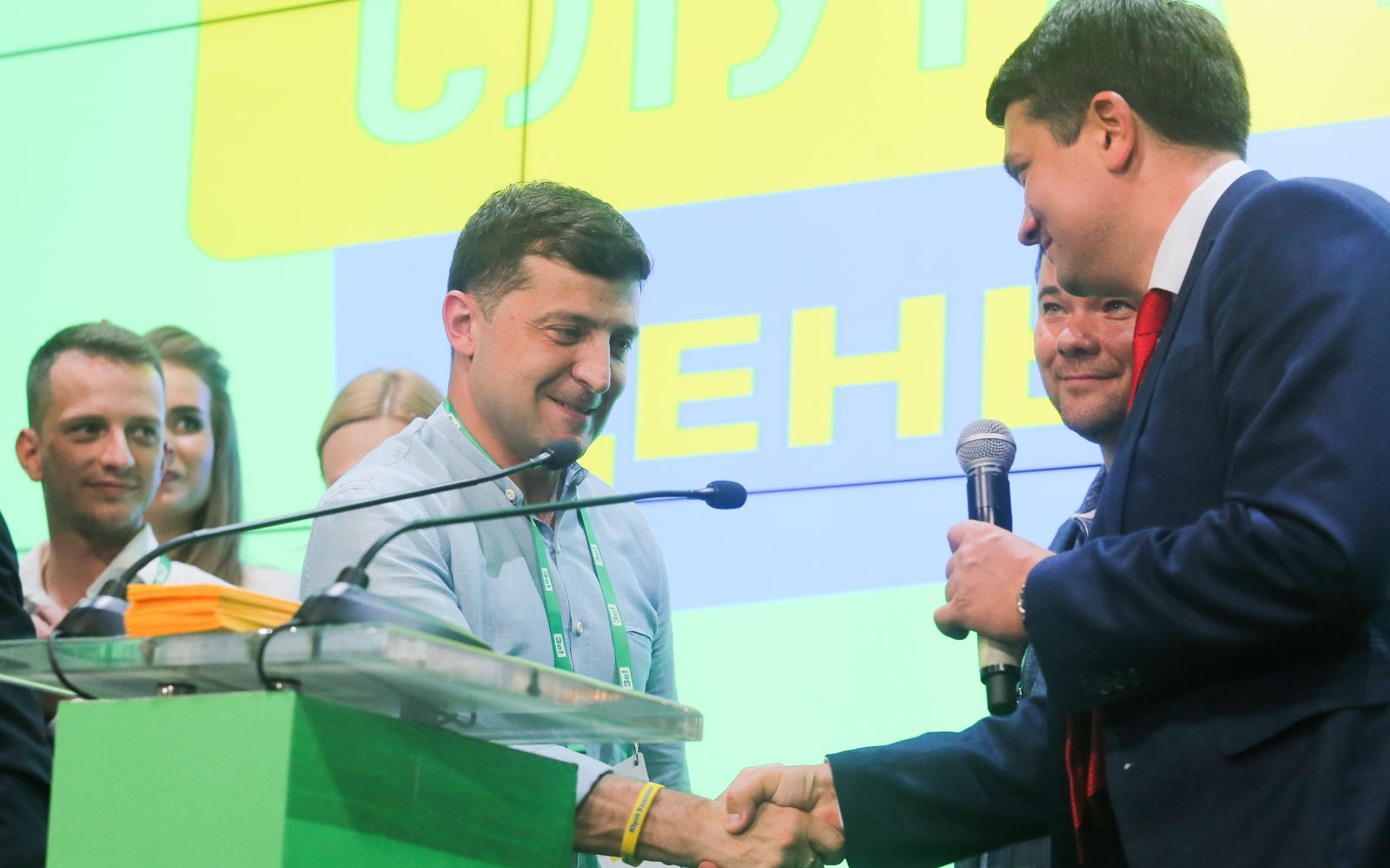Перші результати: у штабі «Слуги народу» святкують перемогу