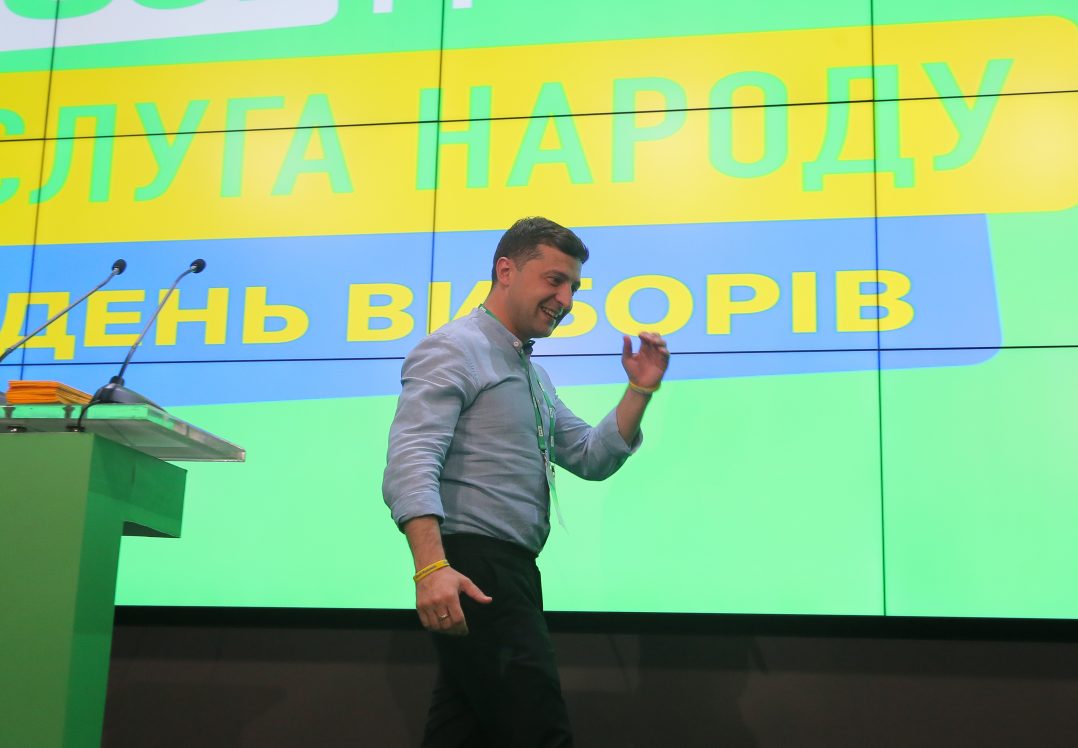Перші результати: у штабі «Слуги народу» святкують перемогу