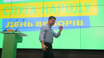 Перші результати: у штабі «Слуги народу» святкують перемогу