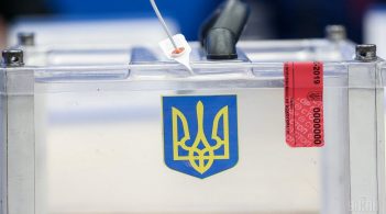 On the "day of silence" politicians are agitating and hidden, and frankly - Honestlyверто – "Чесно"