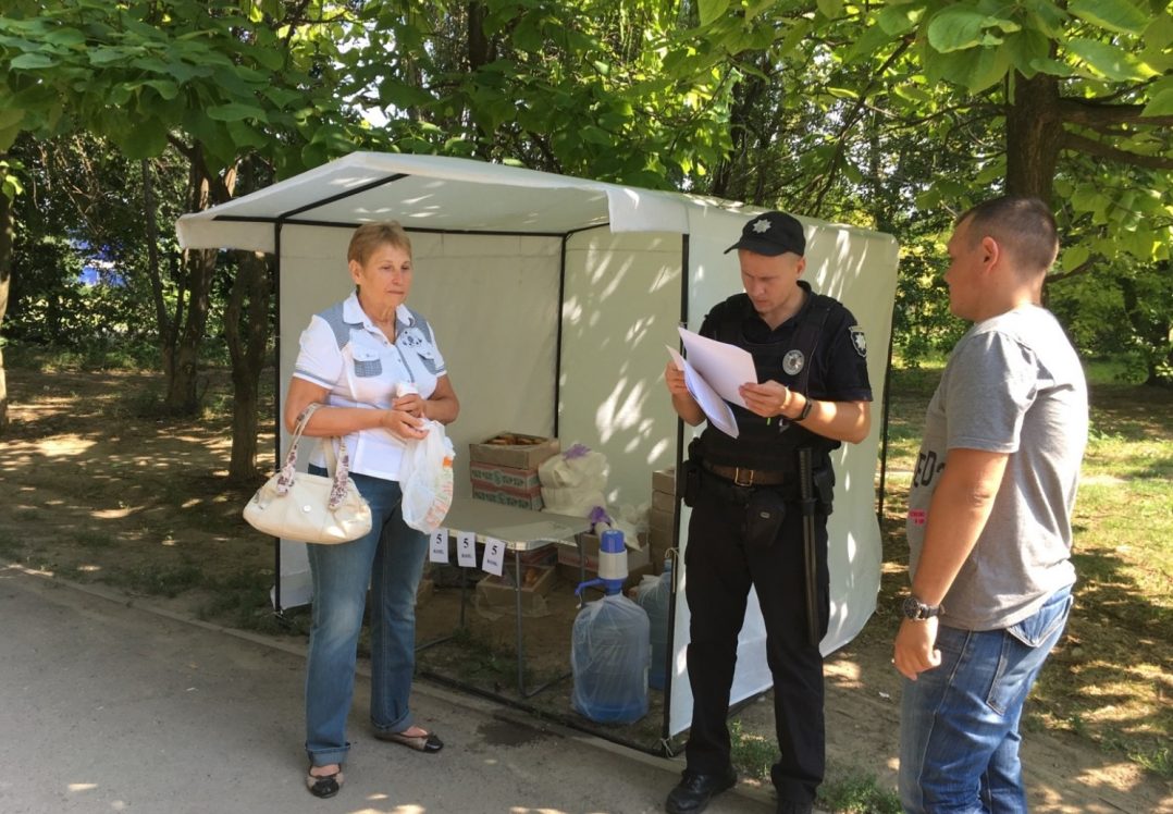 У Дніпрі поблизу дільниці "продавали" печиво по п'ять копійок, поліція відкрила провадження
