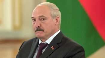 Зеленський поговорив із Лукашенком: обмінялись люб’язностями та обговорили Донбас
