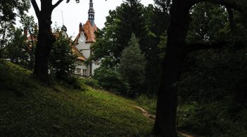 Роза вітрів графів Шенборнів: палац із Джерелом Краси серед чарівного парку