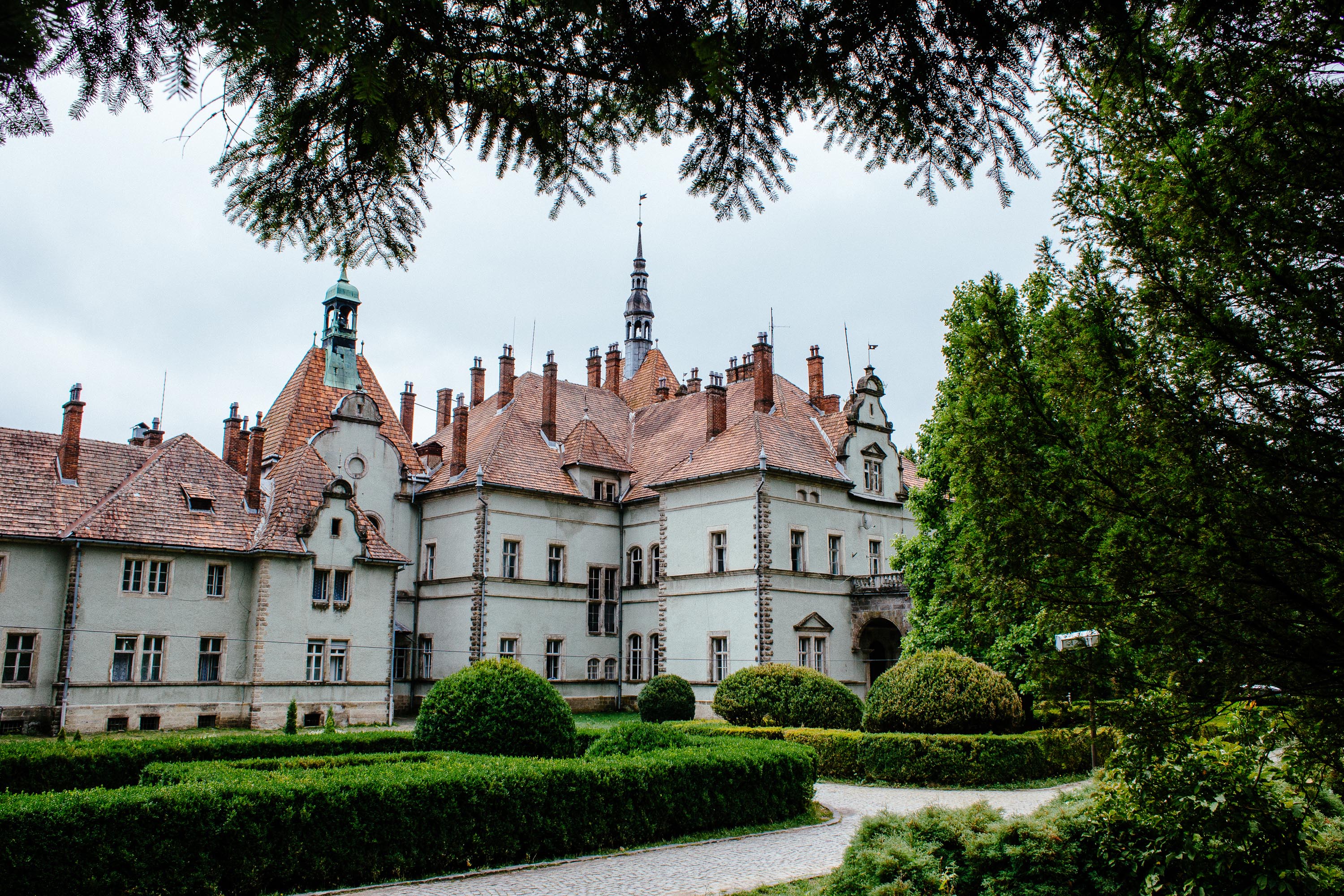 Роза вітрів графів Шенборнів: палац із Джерелом Краси серед чарівного парку
