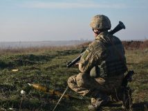 Війна на Сході: 13 обстрілів за добу, один захисник загинув, троє поранені