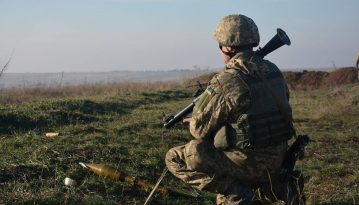 Війна на Сході: 13 обстрілів за добу, один захисник загинув, троє поранені