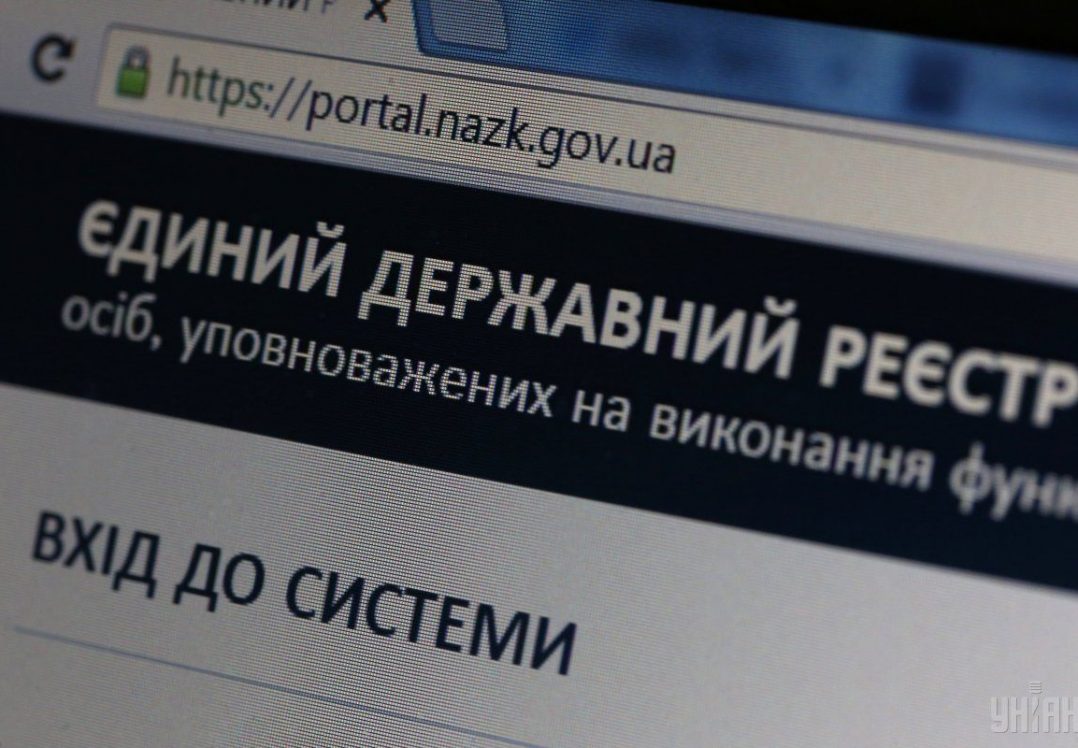 Діаманти, золото та елітна нерухомість: родина одеських держслужбовців приховала з декларації ряд цінного майна